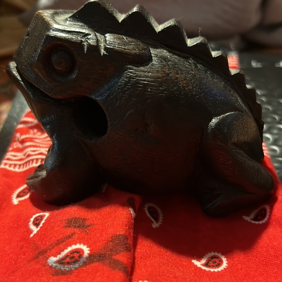 Vintage Hand Carved Wooden Frog - Picture 4 of 5